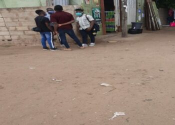 Young people sensitized on the use of masks in the periurban centers of Maputo